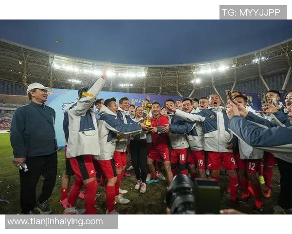 足球明星意外曝光私密照引发热议球迷反应各异