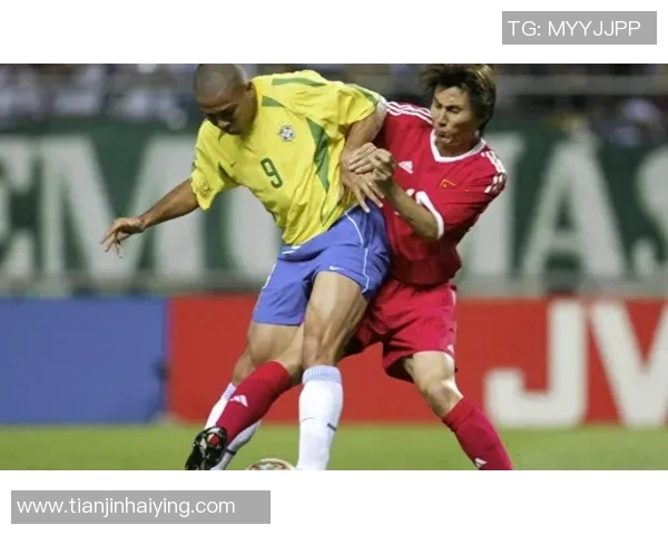 足球明星与经典赛事的辉煌瞬间：回顾足坛传奇与历史时刻