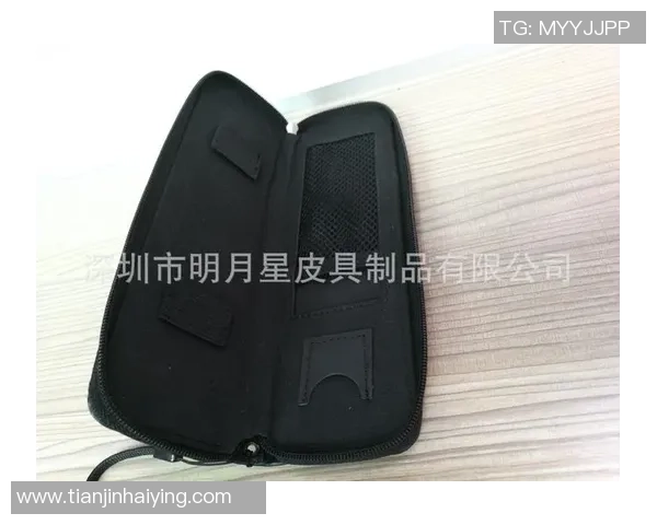 足球明星高清笔袋让你随时随地感受足球魅力与创意书写的完美结合